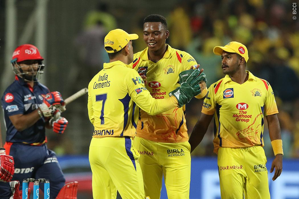Twitter reacts to MS Dhoni's brilliant knock and Delhi Daredevils underpar death bowling